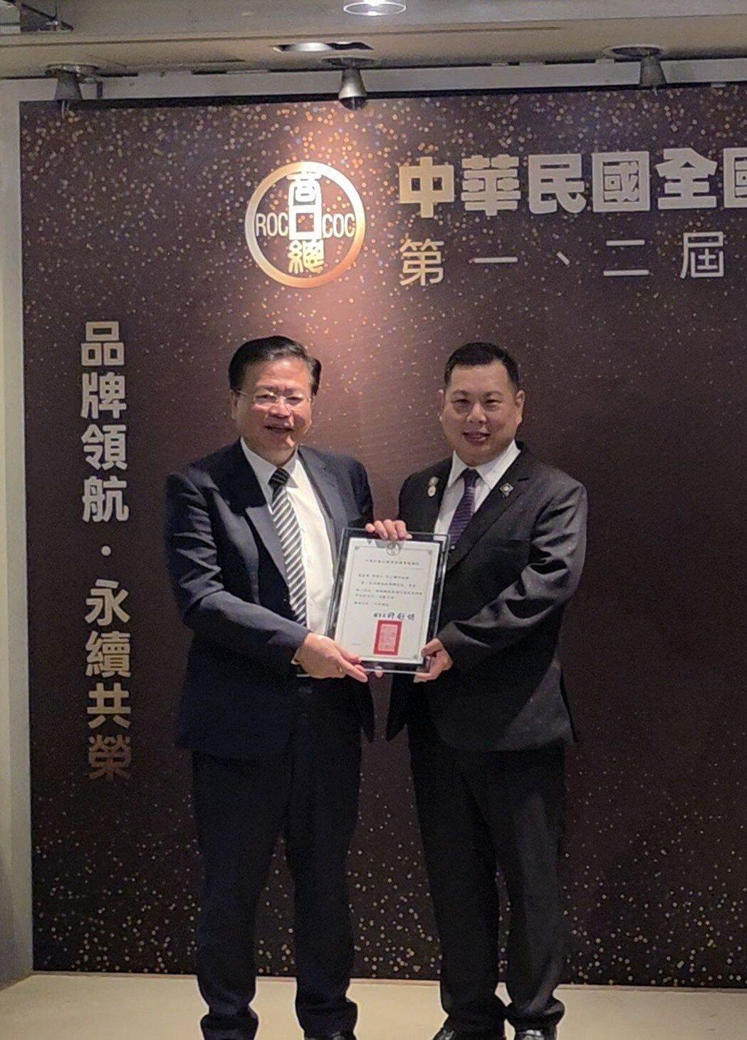 商總品牌金舶獎聯誼會會長薛煒立交棒李奇嶽- 在一起